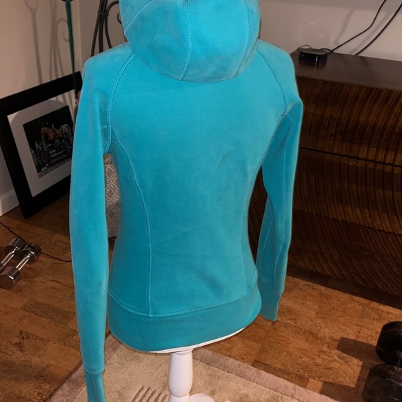 Aqua LULULEMON Scuba jacket Full Zip! Awesome condition. Size XS - Picture 4 of 5